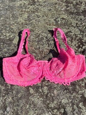 Bright celebration pink lace detail Victoria’s Secret vintage bra